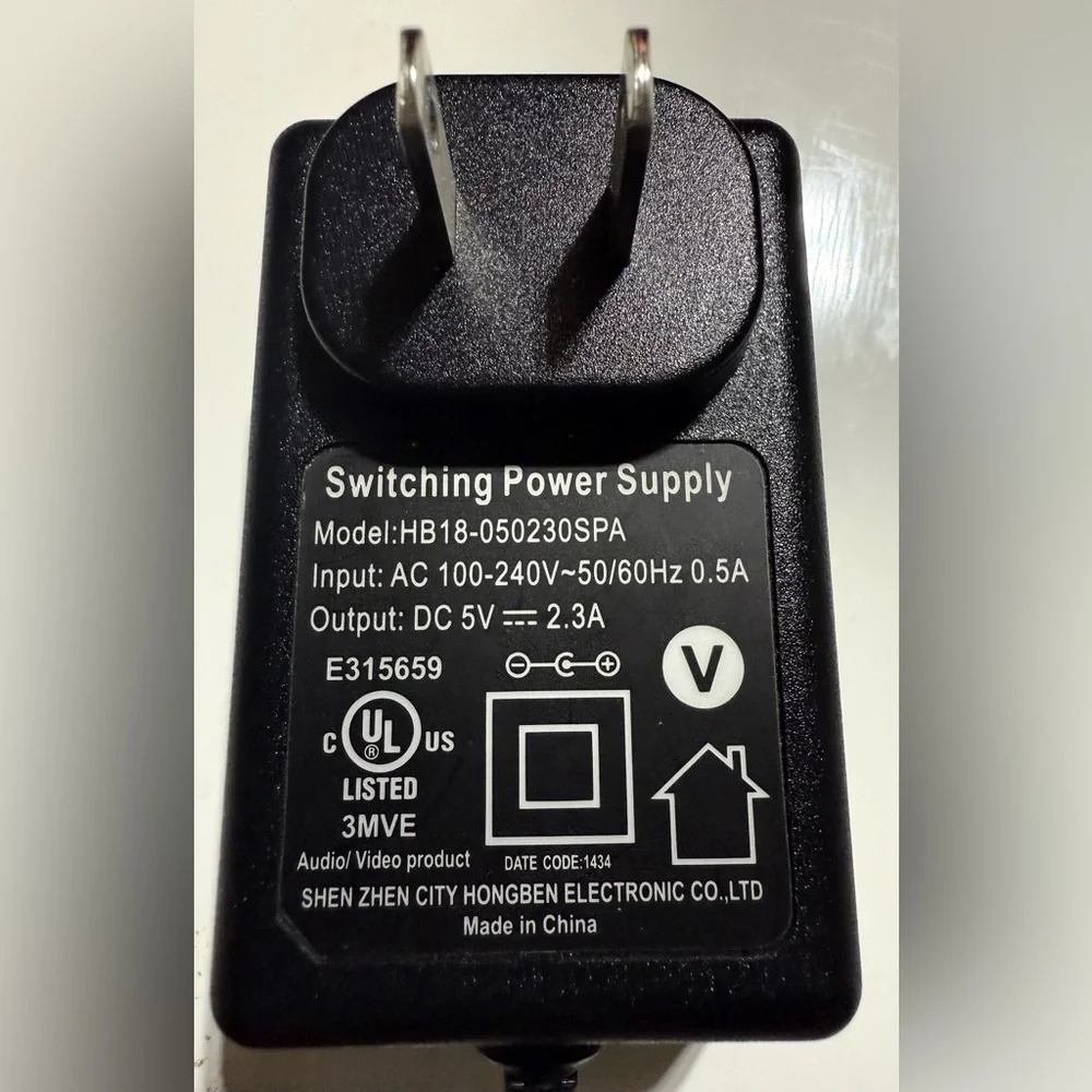 Switching Power Adapter for Electronics